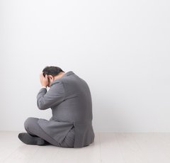 部下と上司の板挟み！ 全国の課長たちが平成で1番辛かったことは？