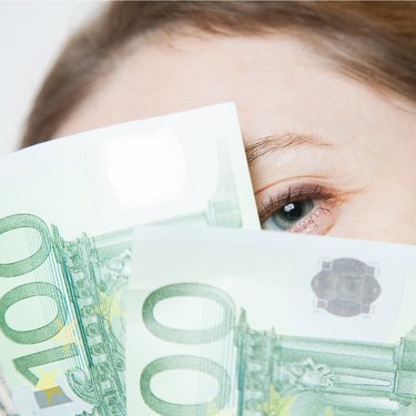 レジ前で取り出した「ビニール袋」には…ママ友〝隠れセレブ〟発覚の瞬間