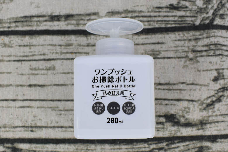 セリアおすすめ雑貨「ワンプッシュお掃除ボトル」のパッケージ画像