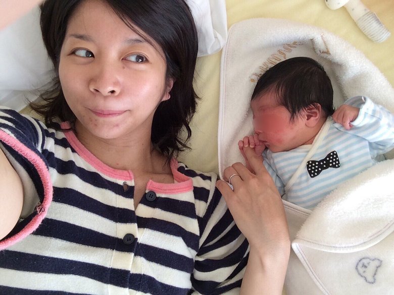 第二子が生まれたときの三倉佳奈さん