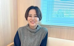 鈴木砂羽「子宮筋腫がテニスボール大に」更年期症状もで始めたつらい40代を経て「50代、最高」と語る今「自分のことは自分で満たす」