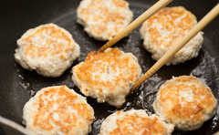 まるで屋台！業務田スー子さんの激安料理が「めちゃくちゃ旨い」