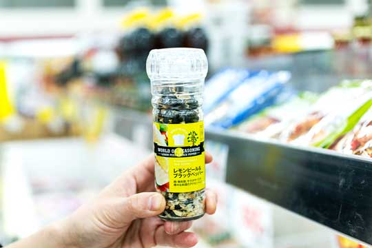 業務スーパーのおすすめ「レモンピール&ブラックペッパー」