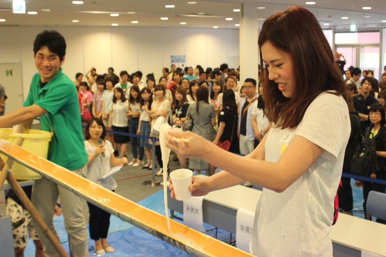 企業向けのイベント。左が上田さん