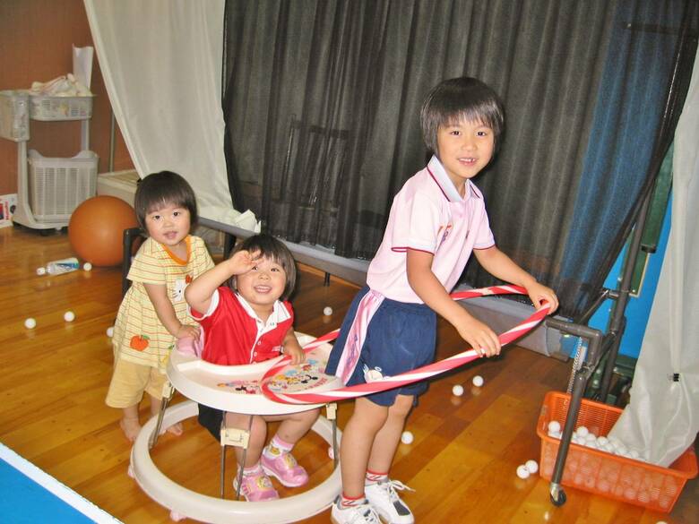 三姉妹の遊び場は卓球場だった
