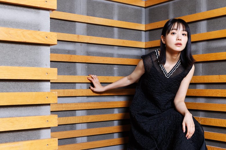 モデルとしても活躍する奈緒さん。ふとしたポージングも素敵