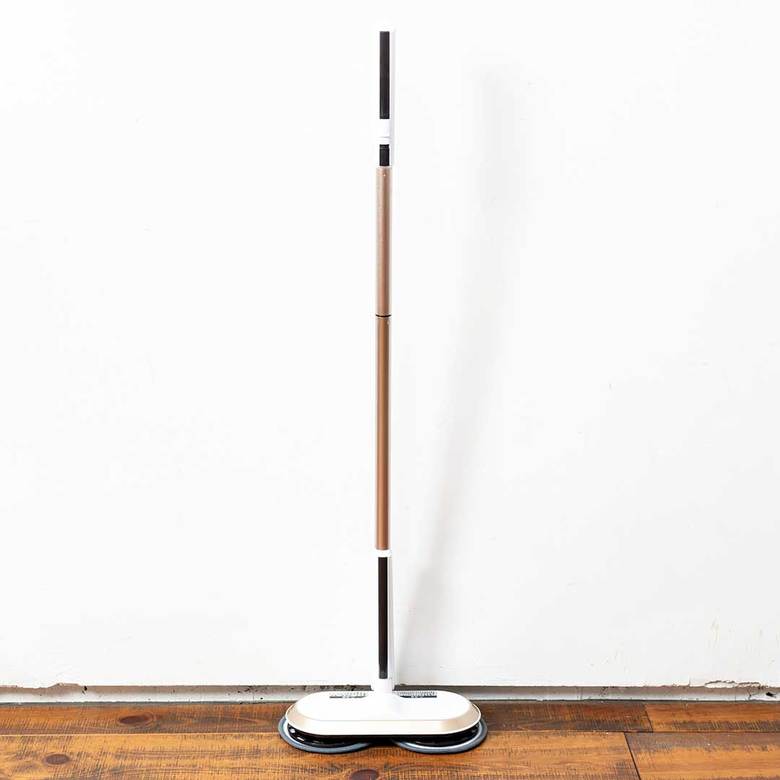 ▲本体サイズは幅290×奥行き135×高さ1040mm。重さは1.0kgで、充電式となっている。