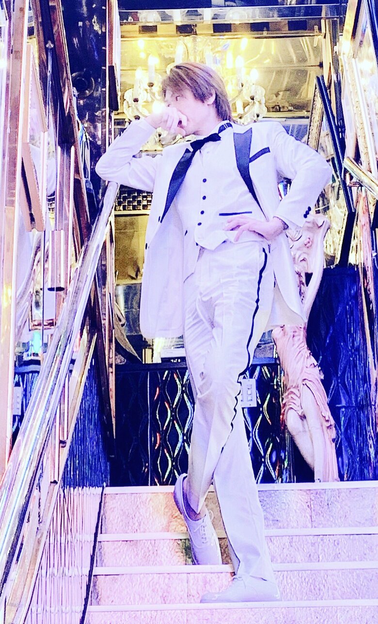 1999～2005年までの6年間、ホストとして働いた