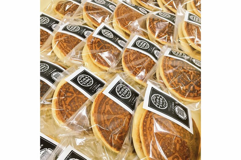 マンホール型のどら焼きを販売