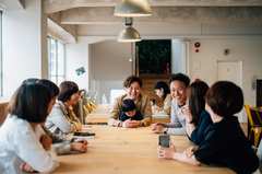 当事者が利用しながらアップデートするCRAZYの託児制度とは？