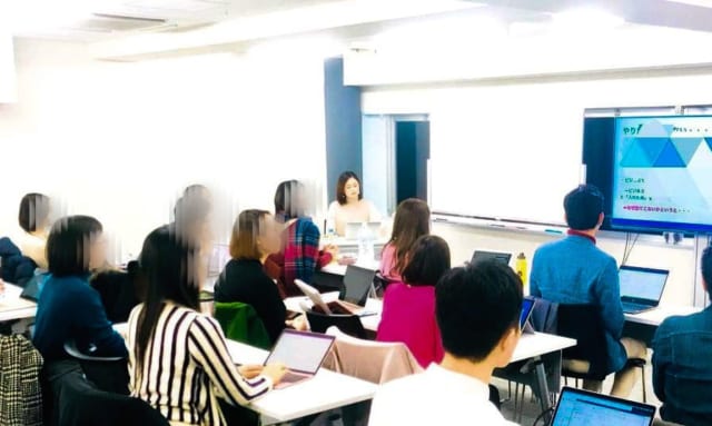 セミナーで講師と務める矢内彩さん