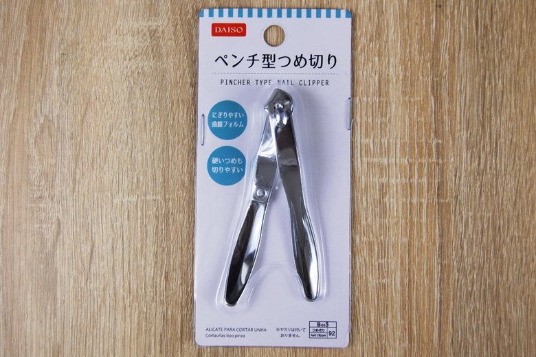 ダイソーのおすすめ商品「ペンチ型つめ切り」の使用画像