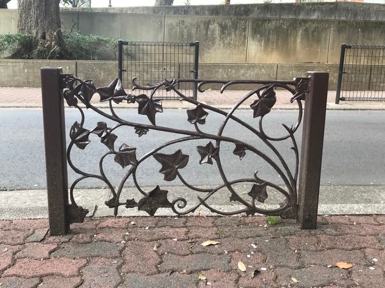 港区のガードレール