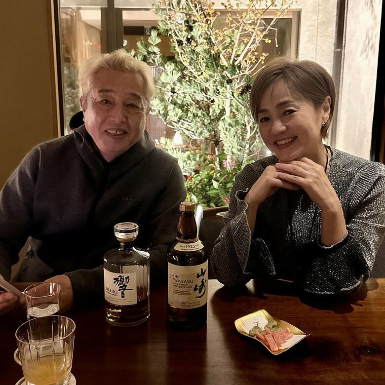 結婚して32年経ついまも仲よし。祇園のバーでしっとりするおふたり