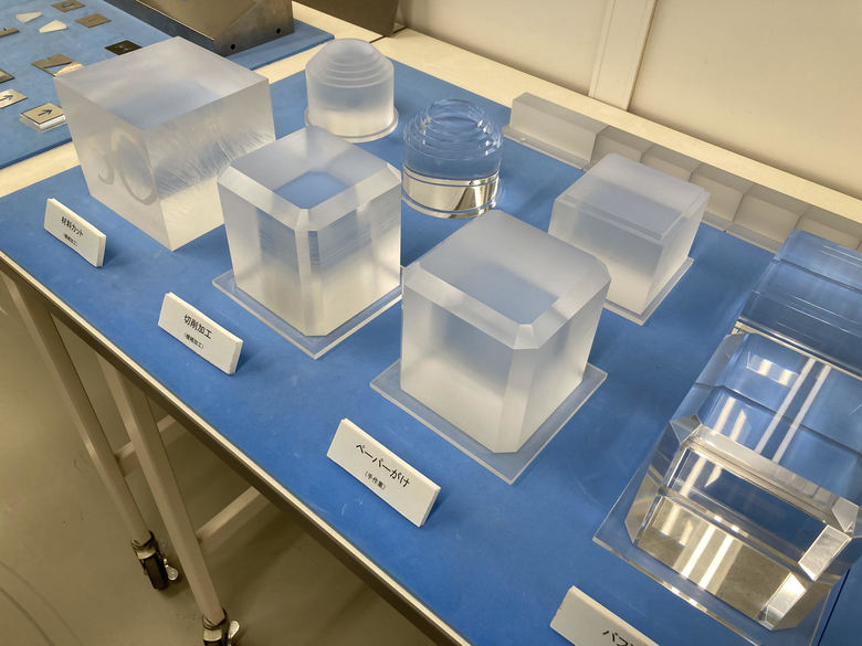 研磨されたアクリル樹脂