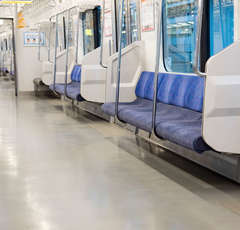 本田翼さんの「視線をそらす」にネットは共感!? 電車で赤ちゃんと目が合ったら