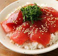 まぐろ漬け丼レシピ「卵黄漬けでとろっとろ食感に！」