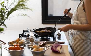 鈴木亜美さんの煮込みが超美味しそう「まさに家庭料理って感じ！」