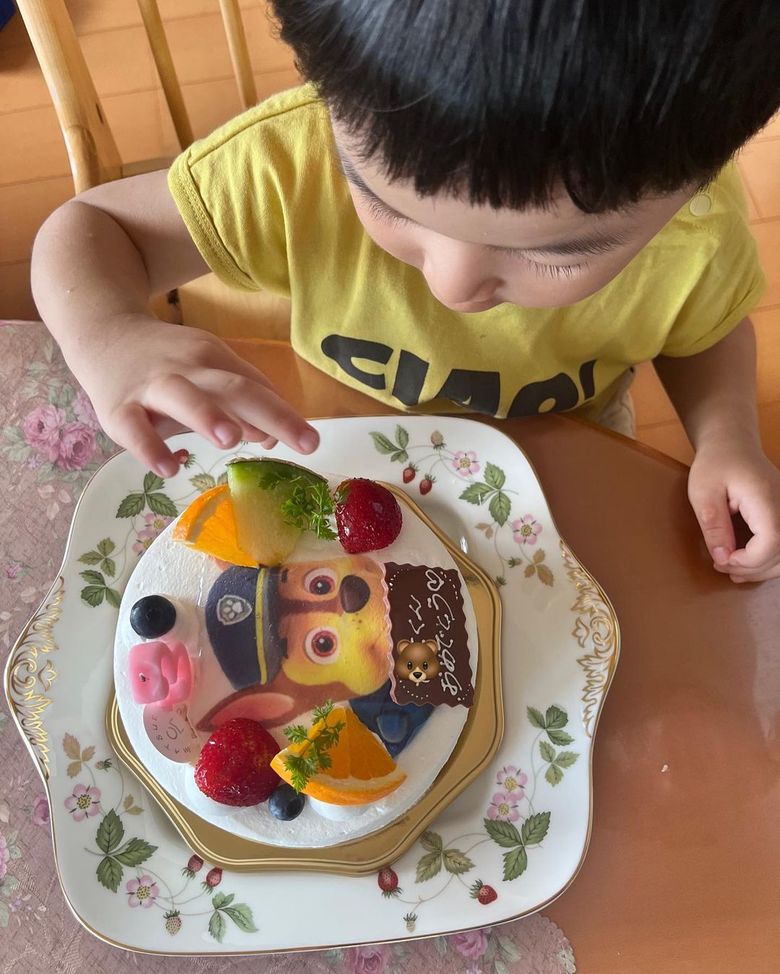 3歳の誕生日をパウ・パトロールのケーキでお祝い(Instagramより)