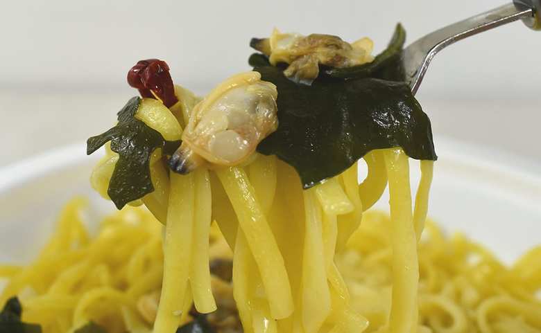 ナチュラルローソンのおすすめの人気商品「あさりと焼き筍とわかめのパスタ」のアップ画像