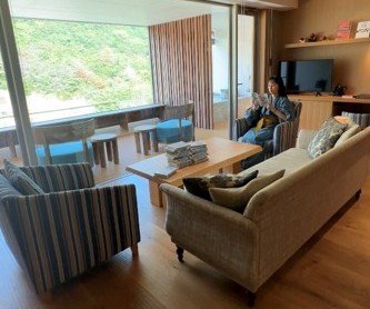 46施設目の「界 雲仙」（長崎県）にて、豊かな大自然をバックに