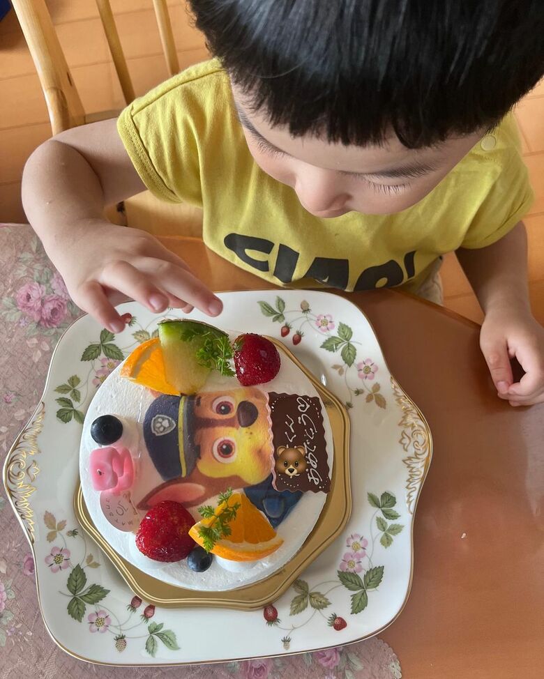 3歳の誕生日をパウ・パトロールのケーキでお祝い（本人のInstagramより）