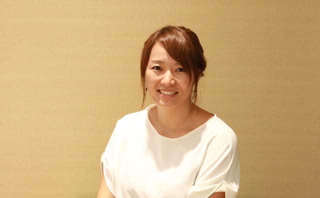 管理本部 HR企画部 部長の松下恵美さん。元親会社で採用を担当、2015年にアディッシュ株式会社に転籍し、採用業務の立ち上げを行う。現在は人事業務全般から社内行事に関する業務まで携わる。