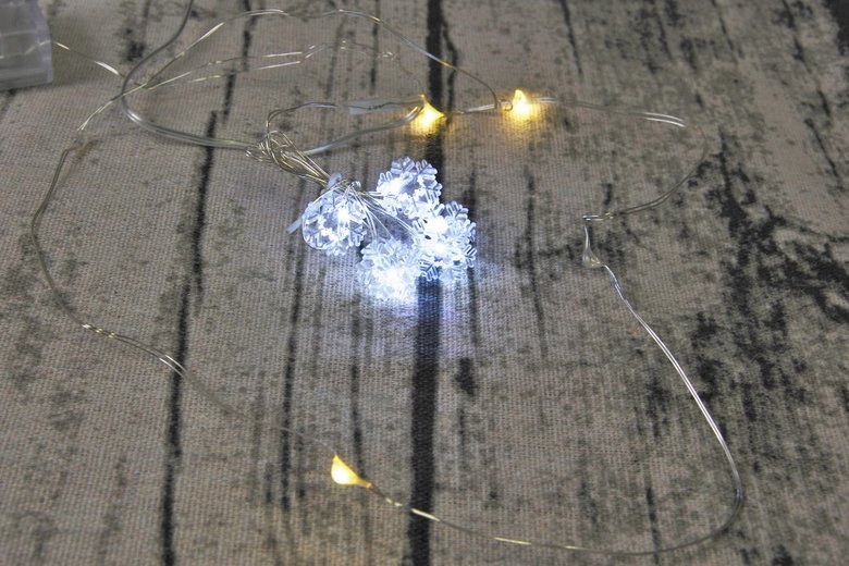 セリアの人気商品「LEDジュエリーライト」の使用中画像