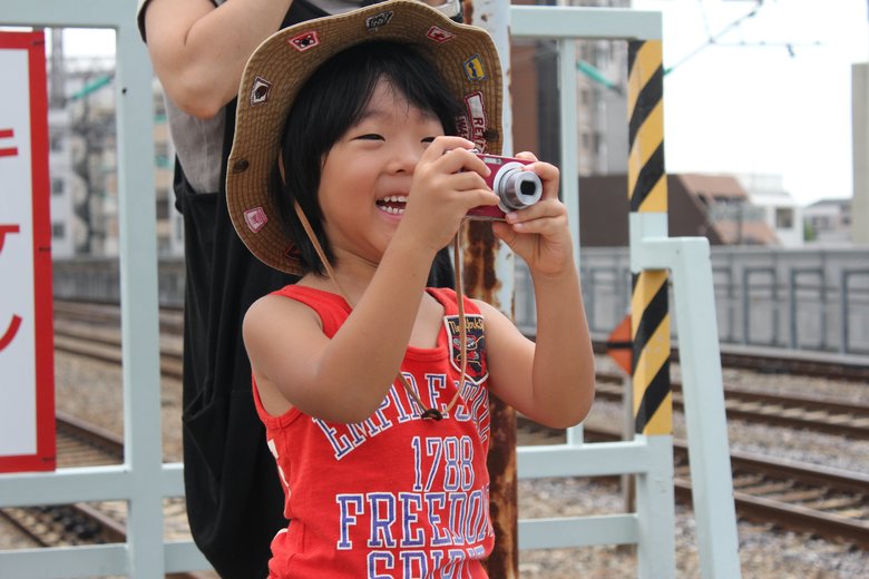 幼い頃の湊くんは撮り鉄だった！