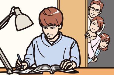 「学資保険は古い？」資産運用の風潮にお金の専門家が「待った‼︎」をかける理由