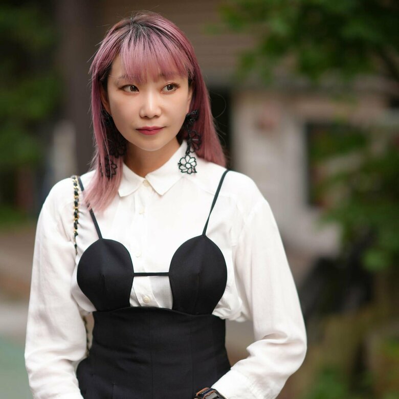 個性的なファッションもサラリと着こなすメグミさん