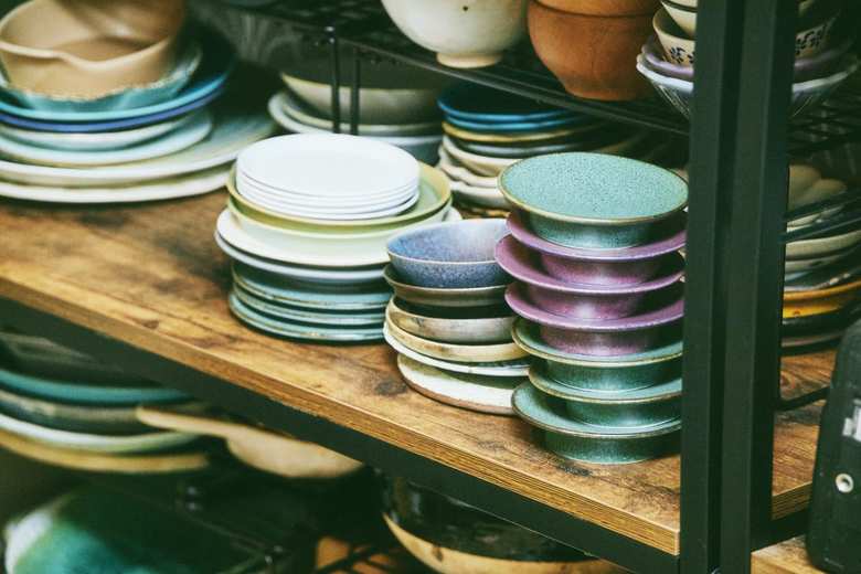 料理を映させる器は重要。地方作家の作品を愛用している