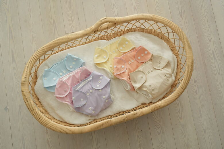 初期に開発した布おむつ。カラフルでかわいいデザインにもこだわった