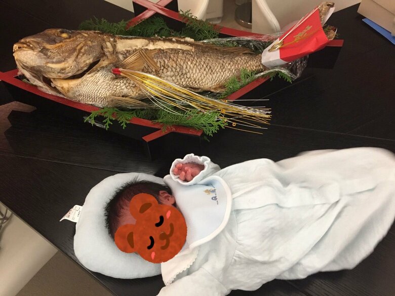 お七夜のお祝いで、尾頭つきの鯛と同じくらいの息子さん