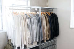 アウターが難なく片づく!? プロがやってる衣類管理術