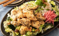 鶏天サラダのレシピ「ご飯もお酒もどっちもイケるやつだ！」