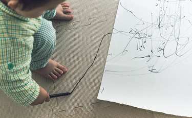 【原因別】子供の落書きはムダに叱らずかしこく対策しよう