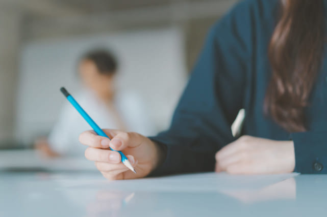 独学で宅建を取得したまるこさん（イメージ）