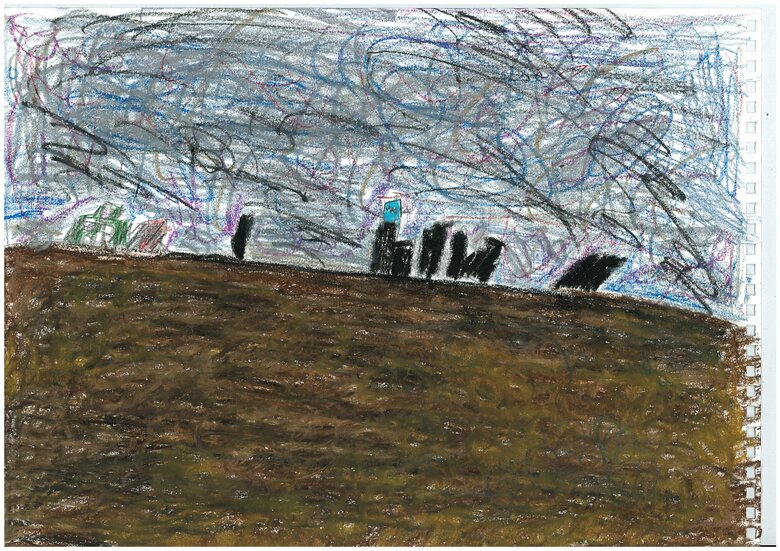 小2の絵子さんが描いた津波の被害を受けた沿岸部の様子。ビルの上の水色の看板だけに色があったそう