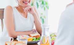 話題の中心は常に私「会話泥棒」の持論に興味はない！