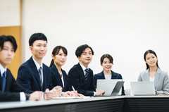 若手が会議で沈黙「やる気がない」といらだつ上司の誤解