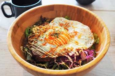 芸能人が考案した絶品どんぶりの数々が「めちゃくちゃ美味しい！」