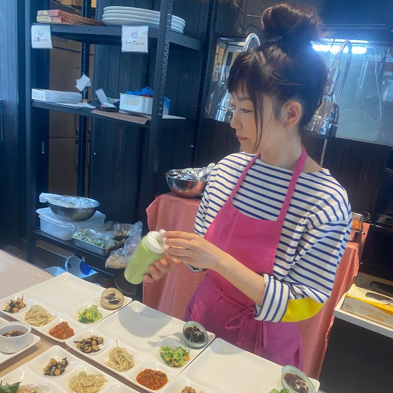 現在は企業の社食メニューレシピを担当するなど、食の分野で幅広く活躍