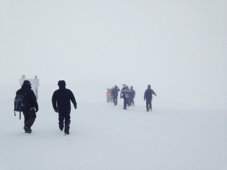 スキー場は一面、真っ白の世界。撮影途中、吹雪に見舞われることもあり自然との勝負！