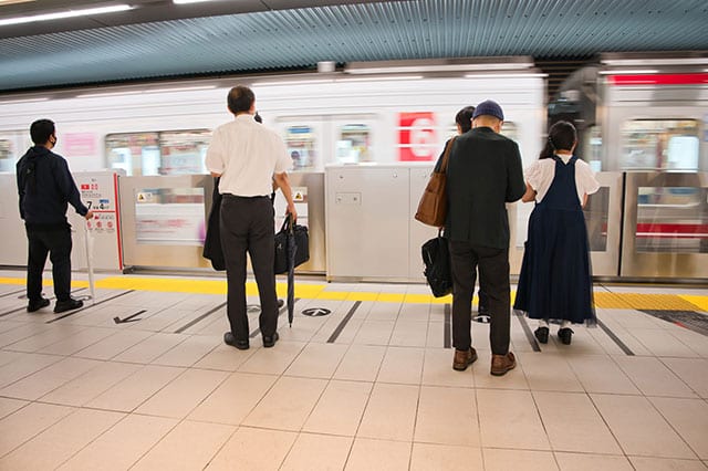 電車のホーム