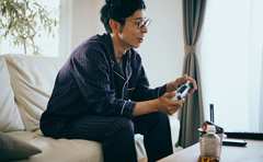 夕食を食べたら即自室…なぜ夫は引きこもるのか