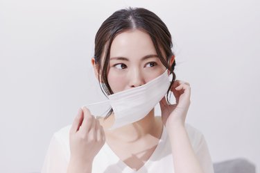 もはや「顔パンツ」恥ずかしくてマスクを外せない気持ち、どうすれば【心理士に聞く】