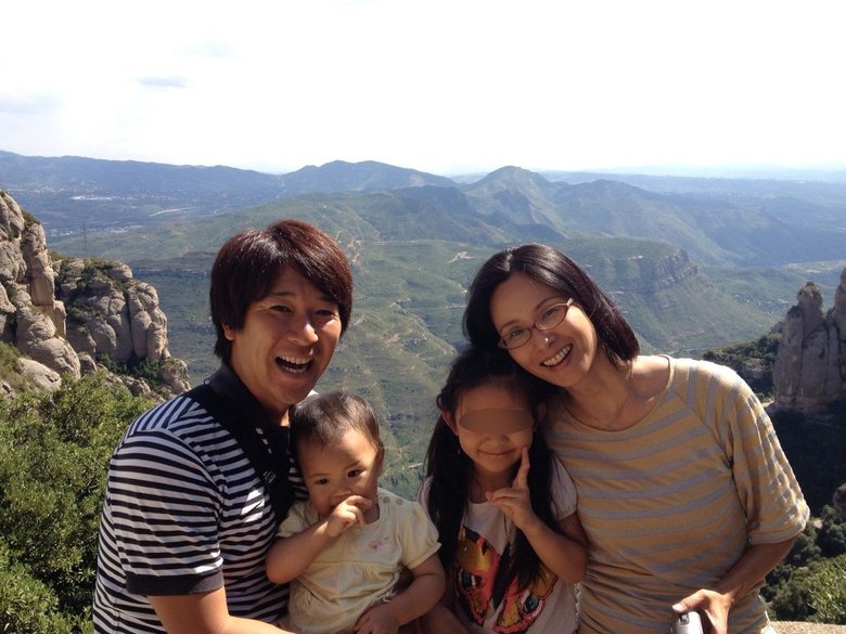 小倉弘子・水内猛夫妻と長男、長女