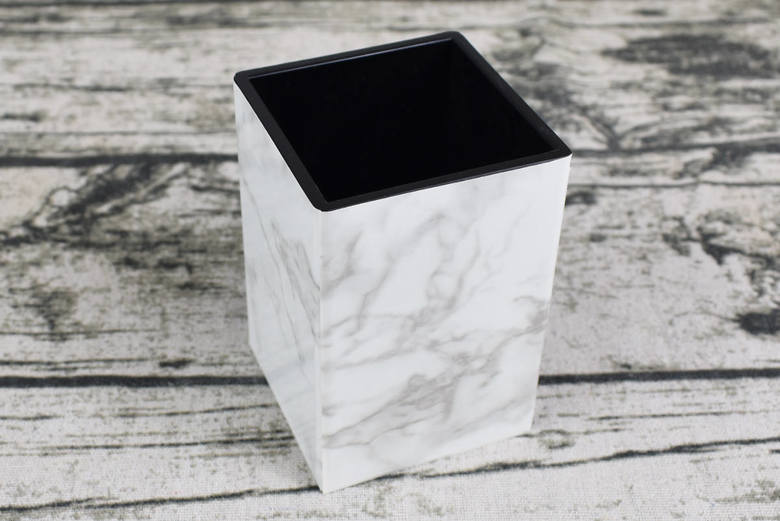 ダイソーのおすすめ商品「リメイクシート（大理石柄 ホワイト）」の実物画像