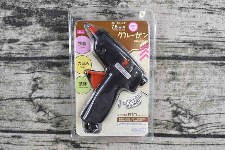 ダイソーのおすすめ商品「グルーガン」のパッケージ画像